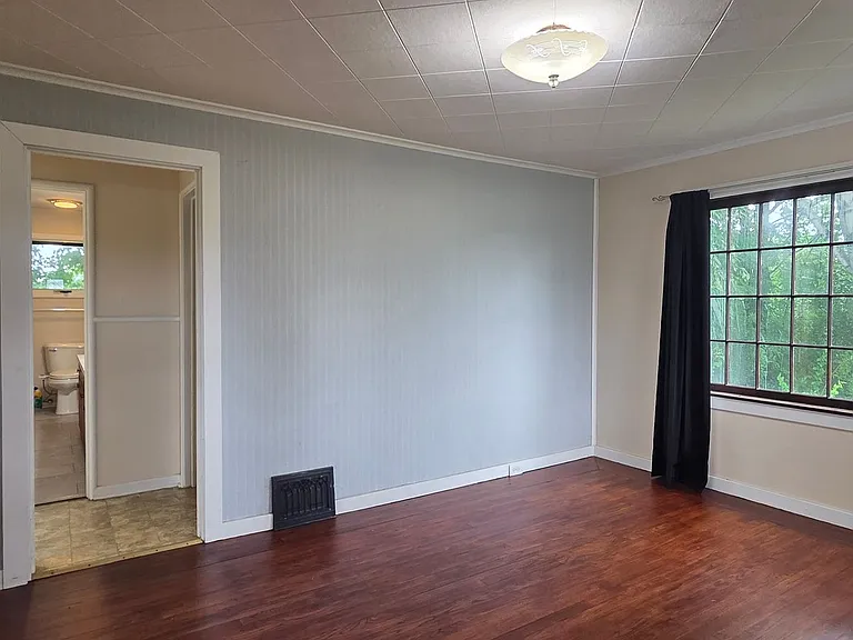 13497 Center Rd — Photo 5
