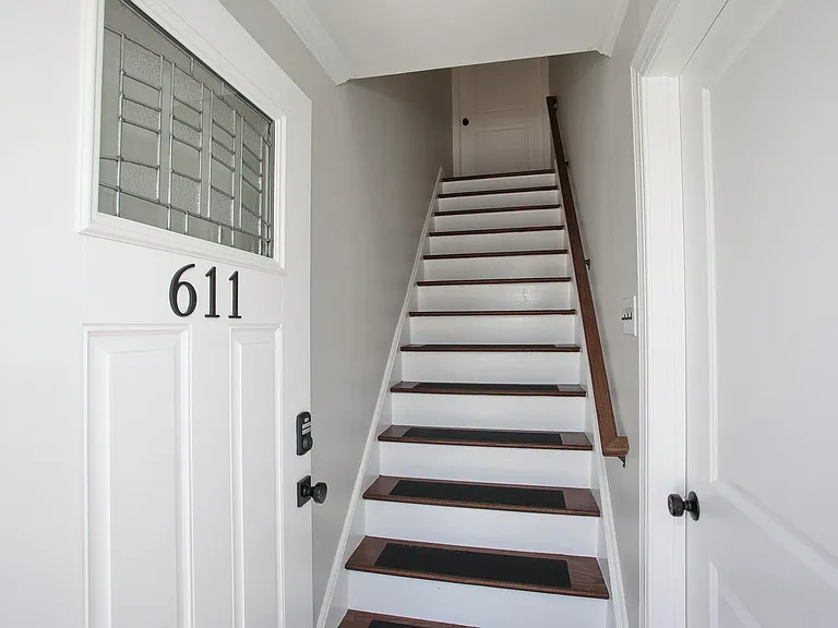 611 Kingsland Ave — Photo 2