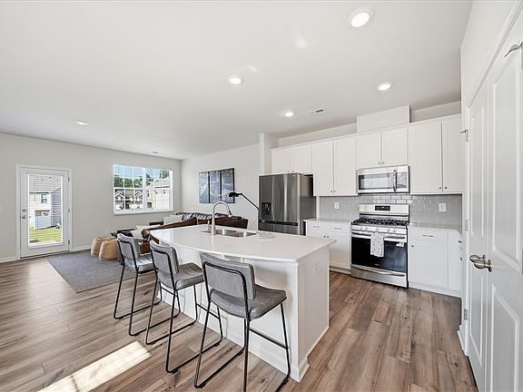 4th image of 455 Bee Cove Way