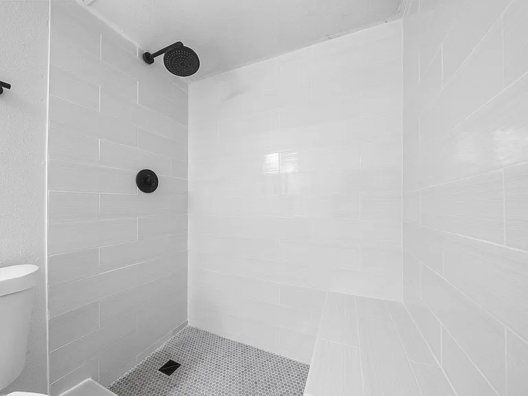 353 N Post Oak Ln #729 — Photo 20