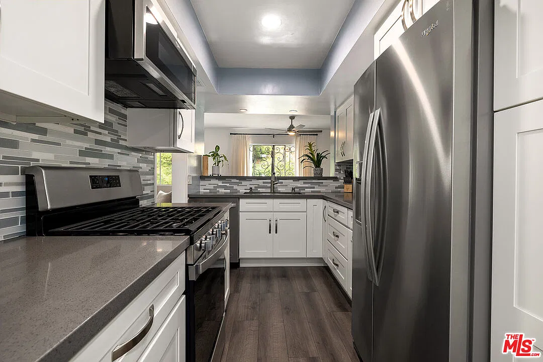 1 bed, 1.0 bath, 1004 sqft, $3,295 — Photo 3