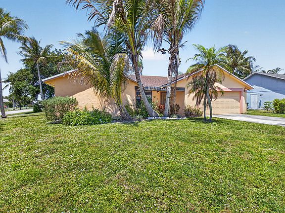 3rd image of 9389 Longmeadow Circle