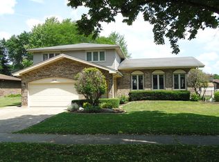 1310 68th St, Downers Grove, IL 60516