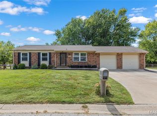 3305 Highgate Ln, Saint Charles, MO 63301