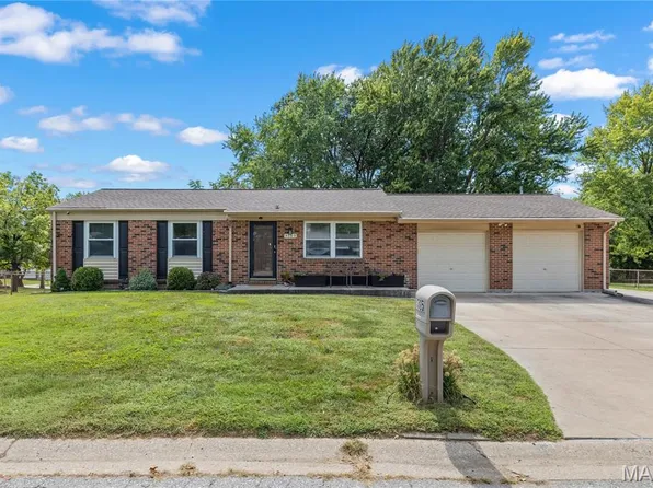 3305 Highgate Ln, Saint Charles, MO 63301