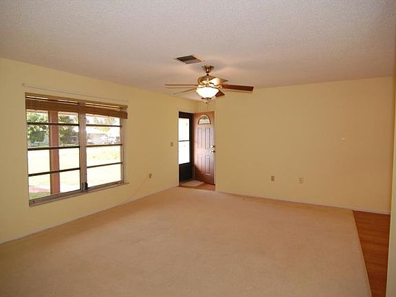 2nd image of 3628 Wisteria Pl