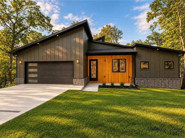 9 Mere Ln, Bella Vista, AR 72714