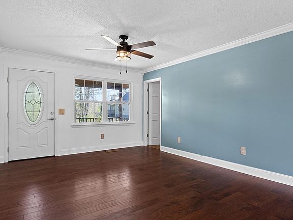 3rd image of 70 Pinoak Rd