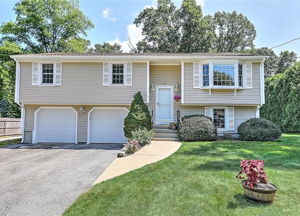 1st image of 15 Ursula Dr