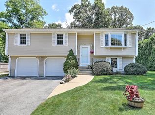 15 Ursula Dr, Bristol, RI 02809
