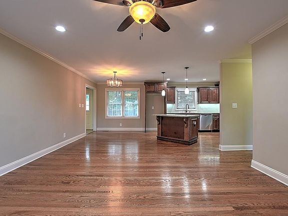 3rd image of 1311 Woodside Dr