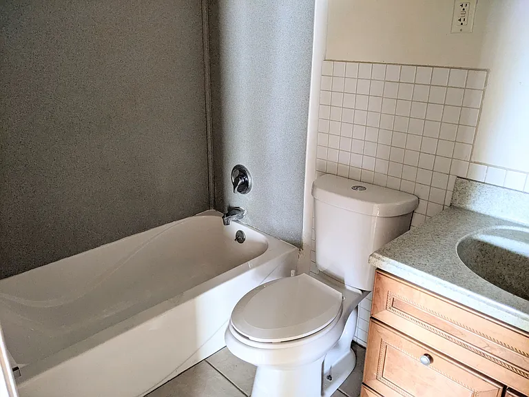 156 Asbury Ave #4 — Photo 6