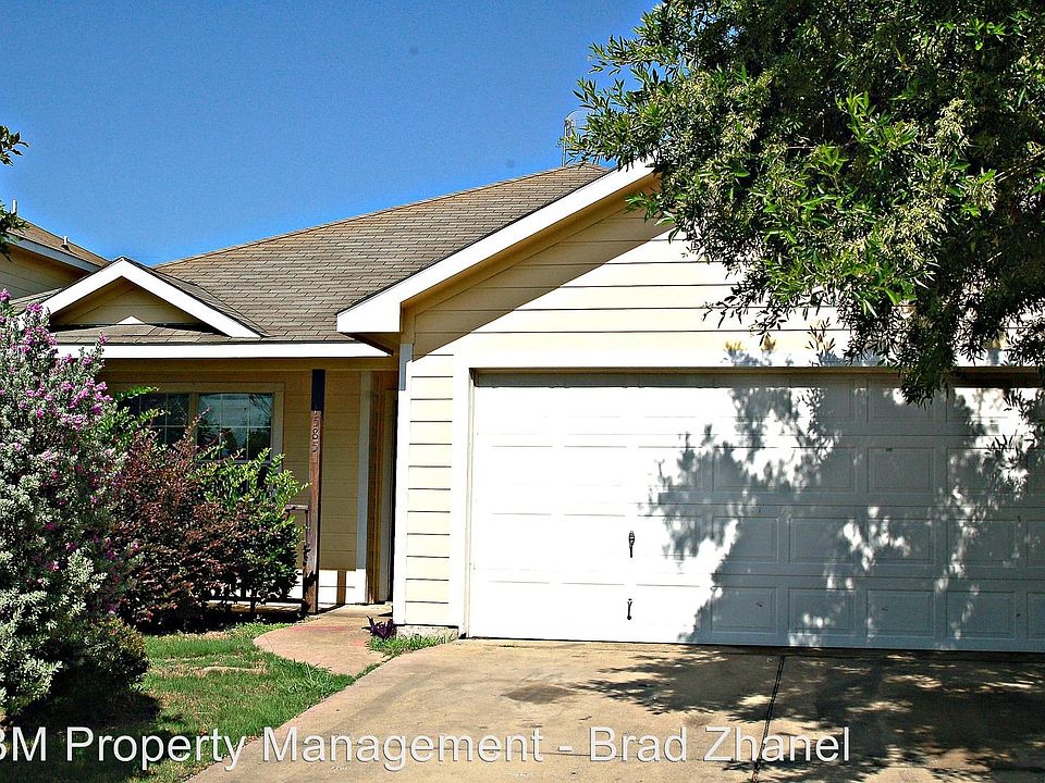 1st image of 1585 Sandhurst Dr