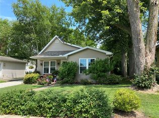 25 Monroe Ave, Charleston, IL 61920