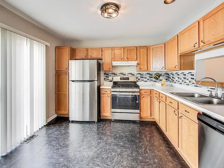 985 Manchester Cir #985 — Photo 7