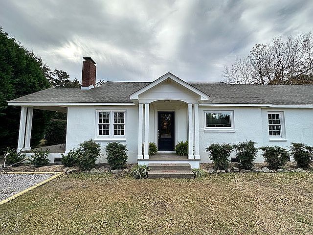 1st image of 706 W Beaufort Rd