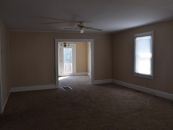 4th image of 136 Sunrise Ave