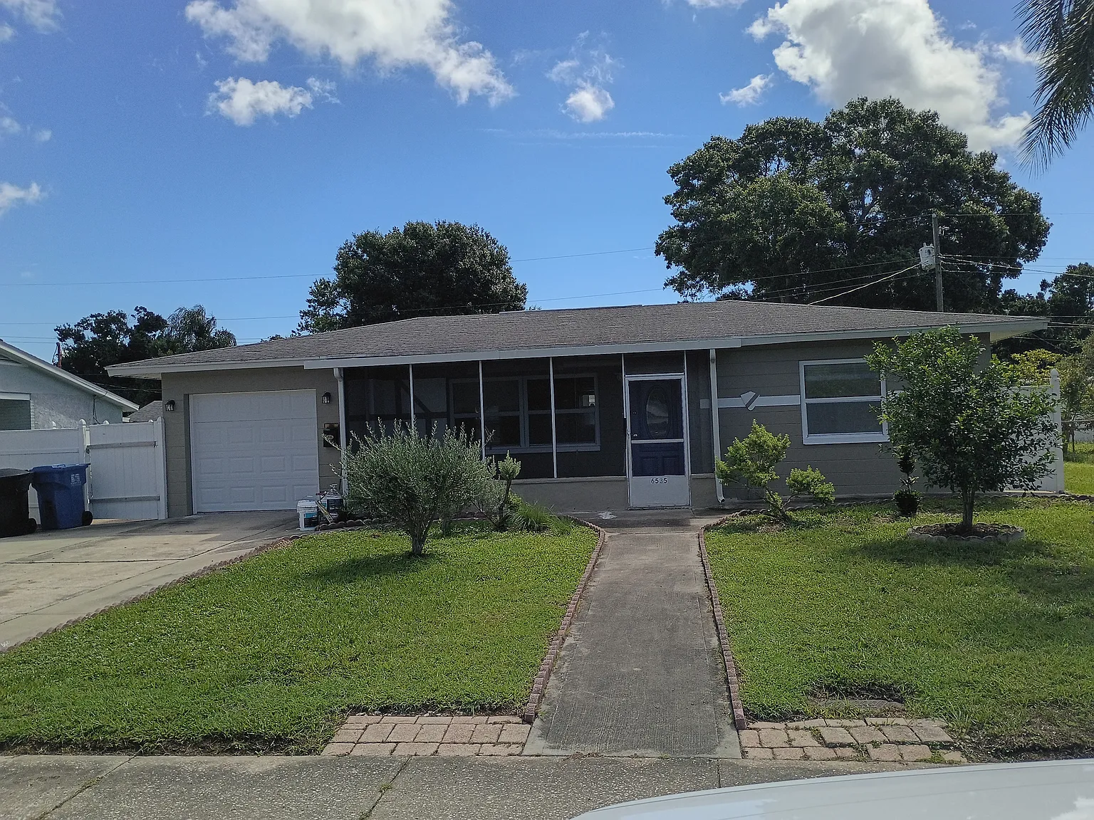 3 bed, 1013 sqft, $2,300 — Photo 1