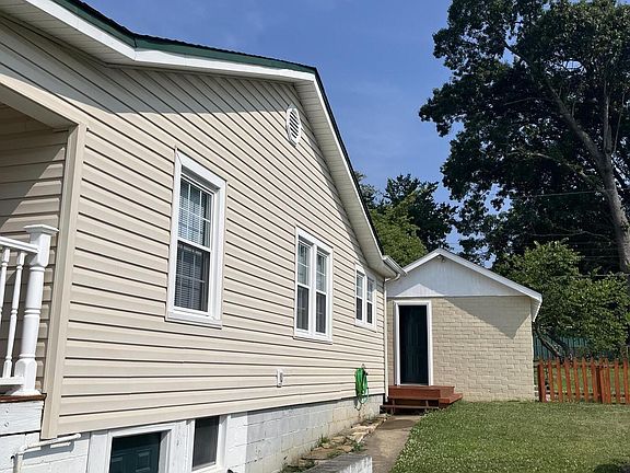 4th image of 413 Dogwood St
