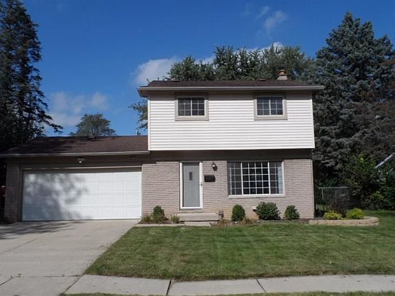 2nd image of 8683 Pine Ct