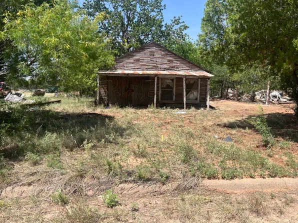 615 E Davenport St, Stamford, TX 79553