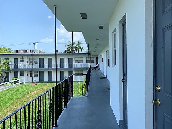 4th image of 2300 Pierce St #7