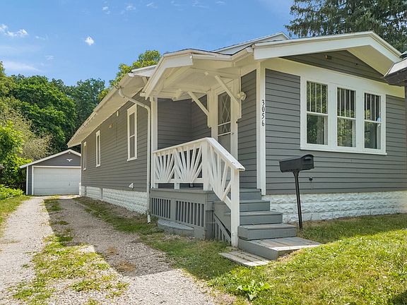 2nd image of 3056 Effie Pl NE