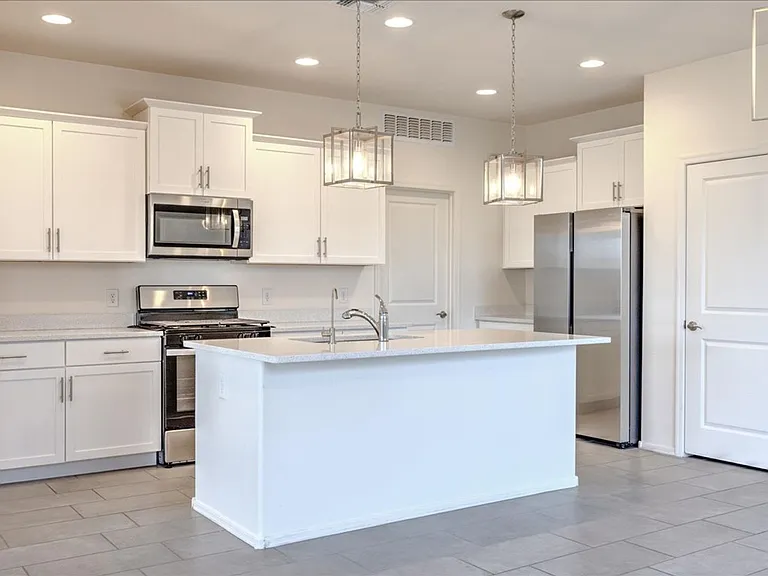 11328 S Weismann Dr — Photo 3