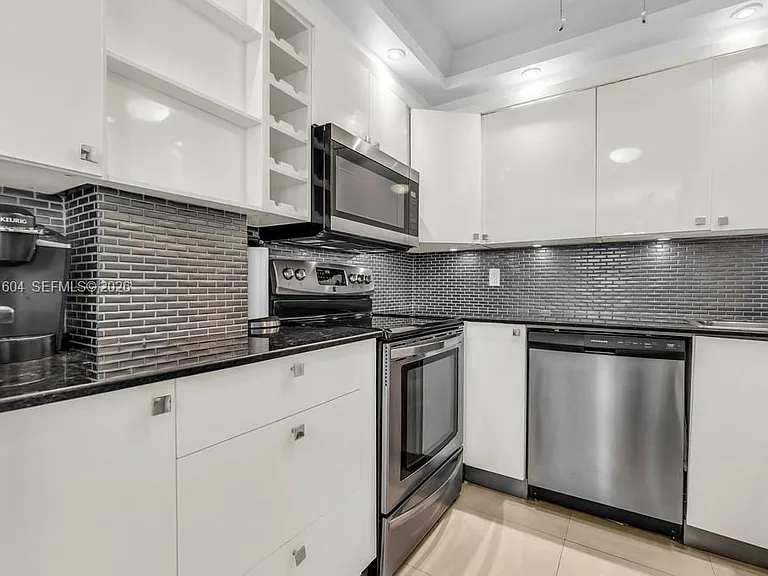 220 Kings Point Dr #314 — Photo 5