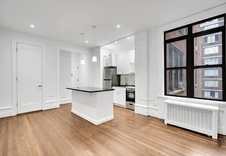 347 W 55th St #7F — Photo 1