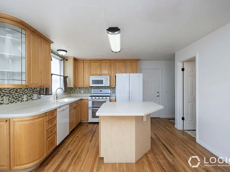 166 E Rawlins Ln — Photo 9