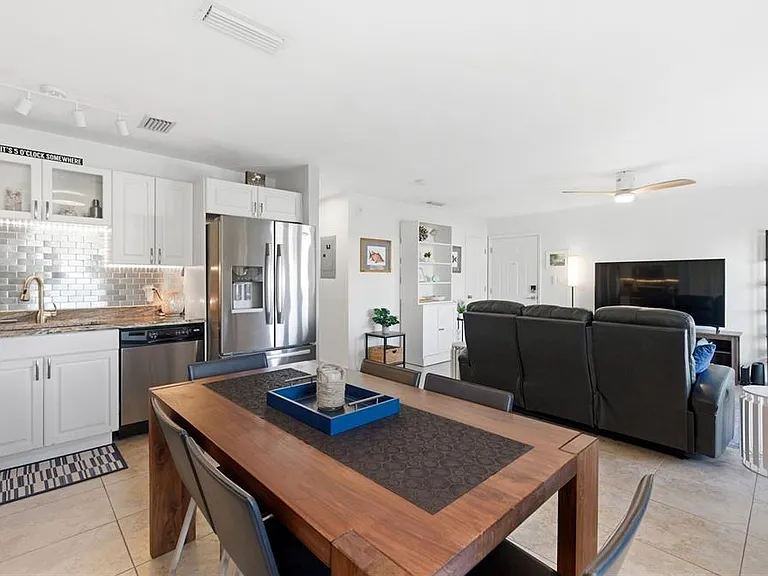 5174 Beach Dr SE #D — Photo 11