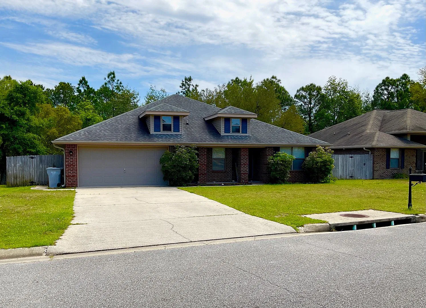 Beautiful Pet Friendly 4bed/2Bath Navarre Home — Photo 1