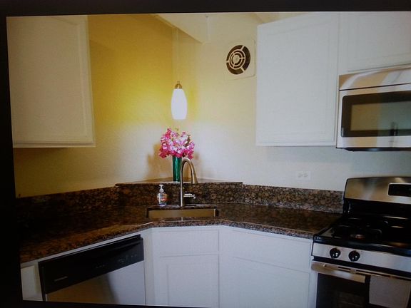 4th image of 249 Carlton Est