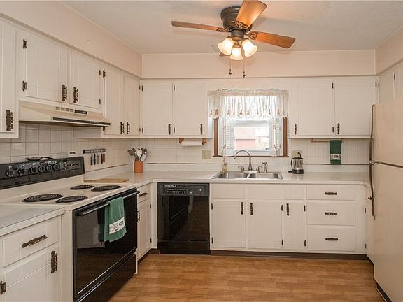 4th image of 21 Parkwood Dr