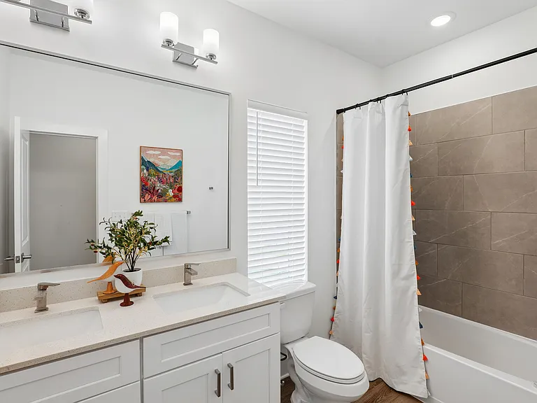 AVAIA Place — Photo 18