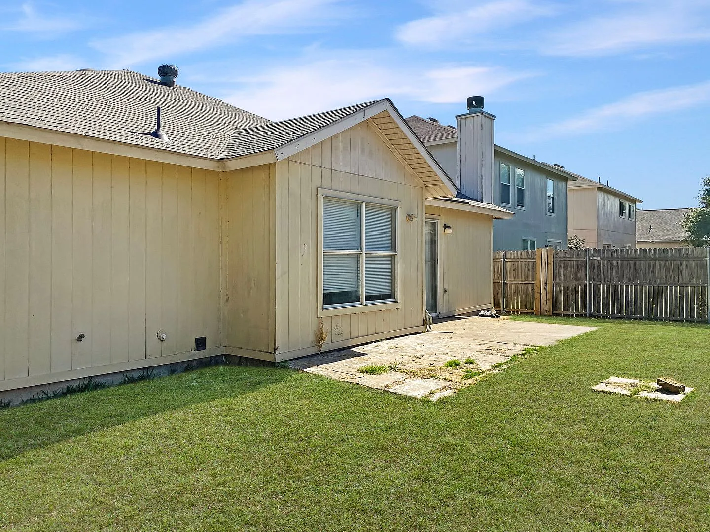 3 Bedroom 2 Bath Home In Fort Worth — Photo 4