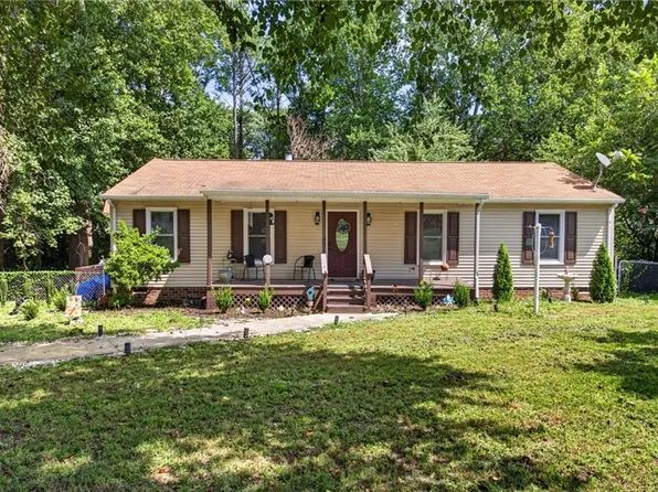 6673 Magnolia Dr, Gloucester, VA 23061