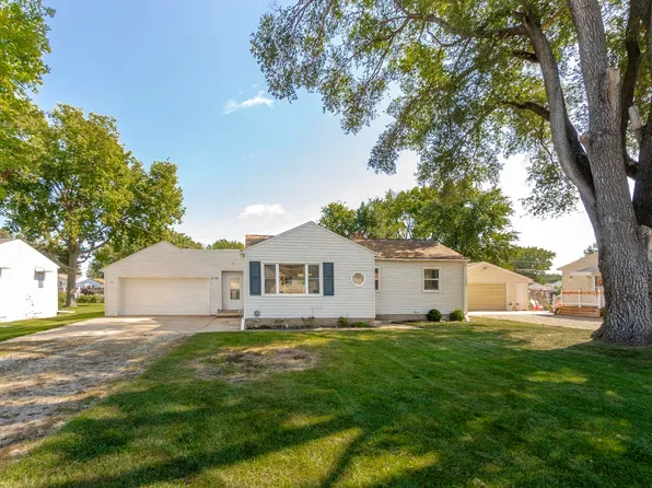 316 3rd St, Washburn, IA 50702