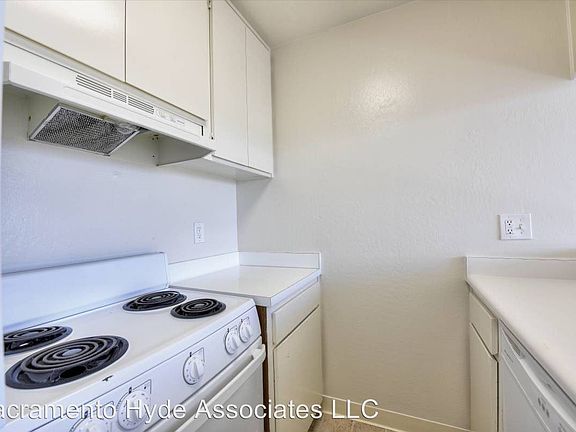 5th image of 1490 Sacramento St APT 4H