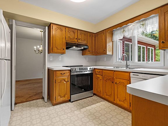 2nd image of 3390 Clover Dr