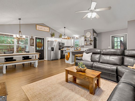5th image of 265 Riverbrooke Trl