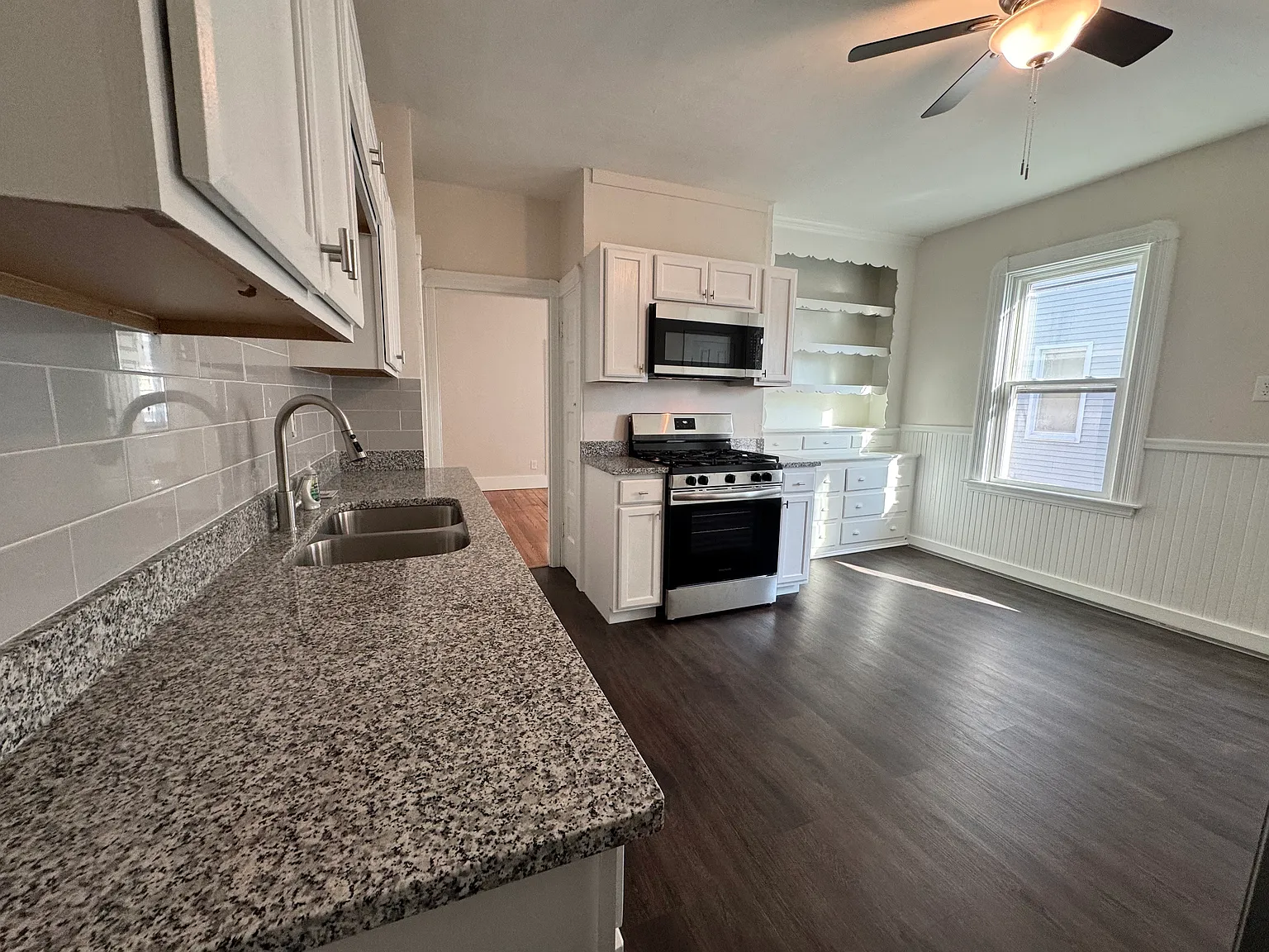 2 bed, 830 sqft, $1,450 — Photo 2