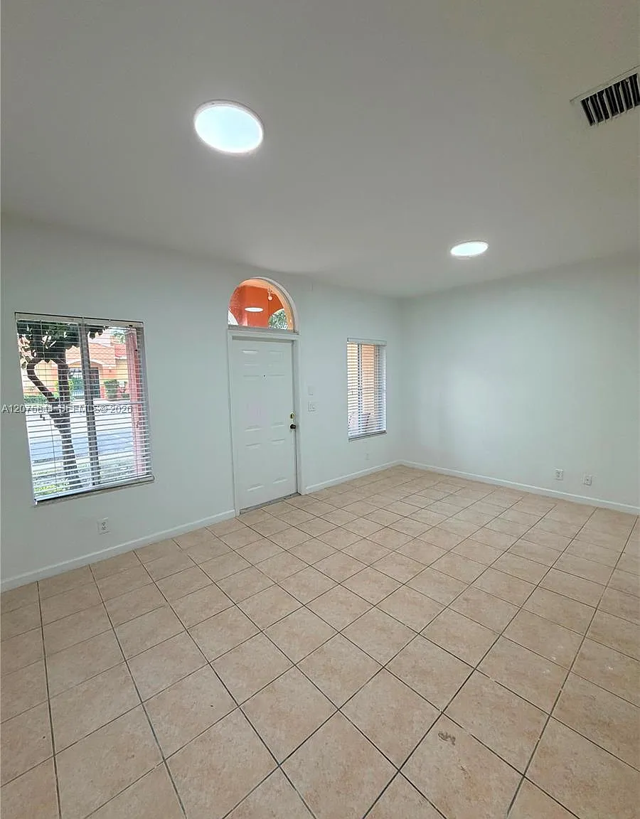 Martin/Marangos Plat — Photo 2
