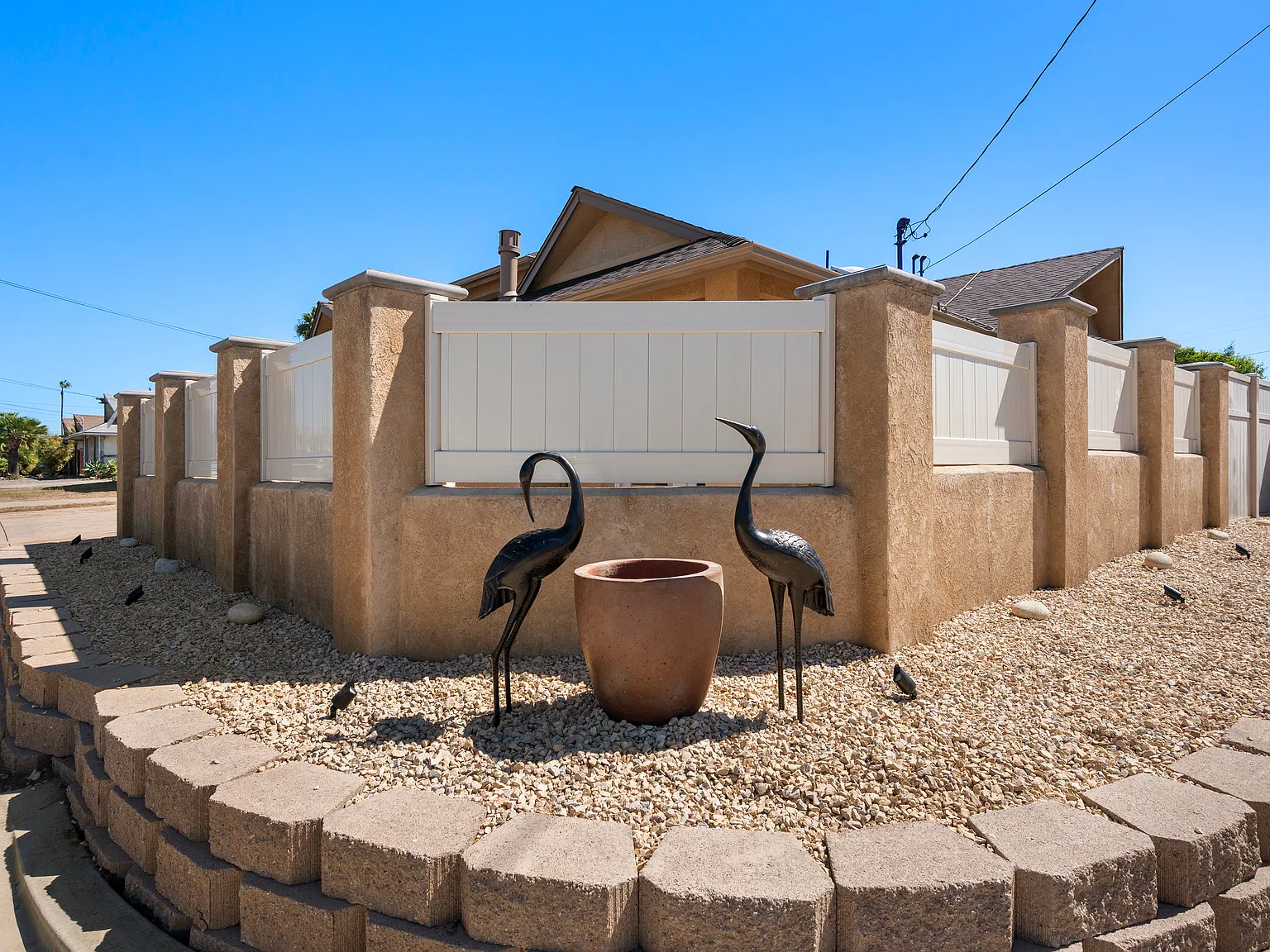 3 bed, 2068 sqft, $5,695 — Photo 2