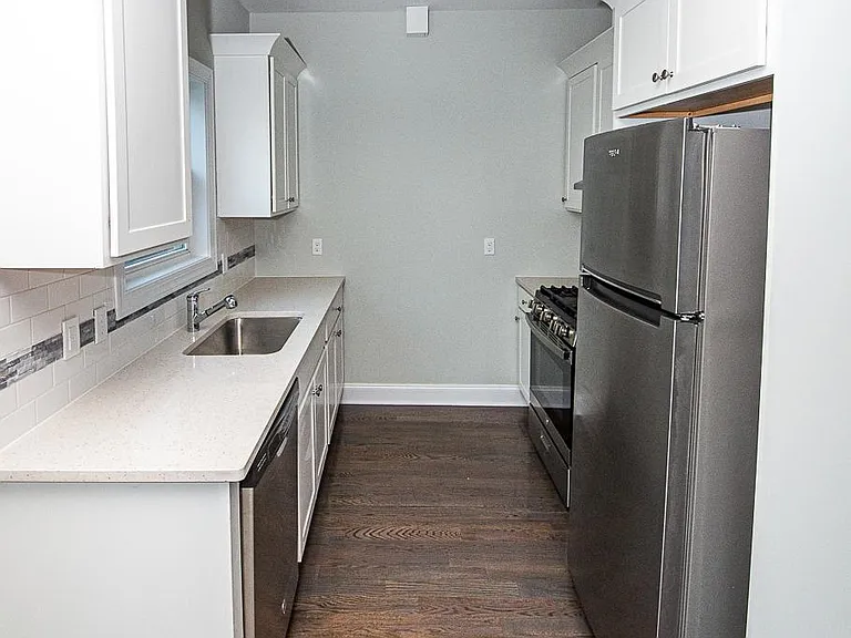 74-76 Essex St #2 — Photo 6