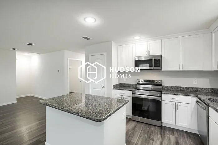2034 Clay St — Photo 6