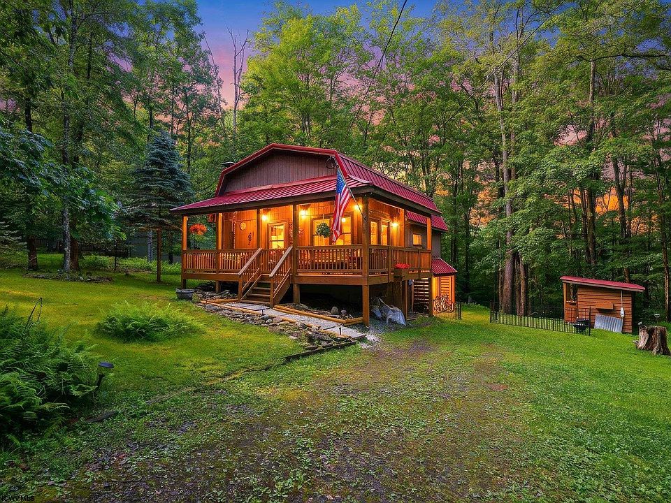 1st image of 576 Hemlock Cir