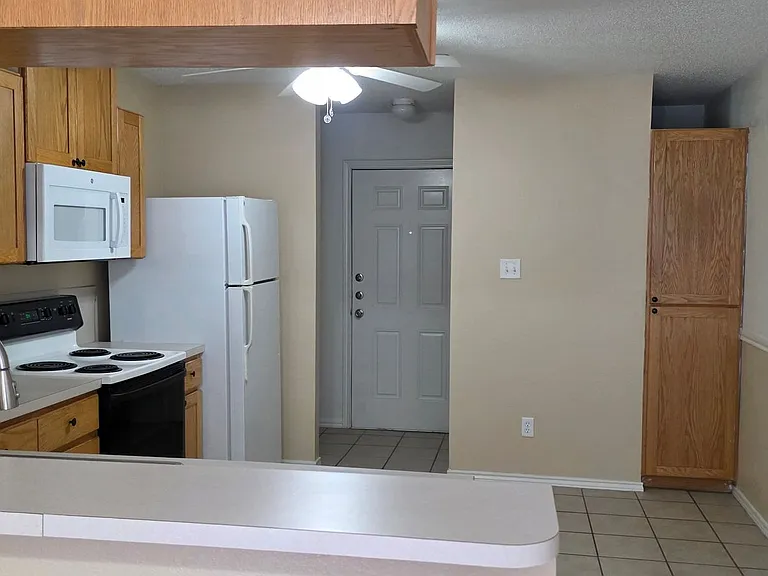 Autumn Ridge 2 BR/2 BA — Photo 10