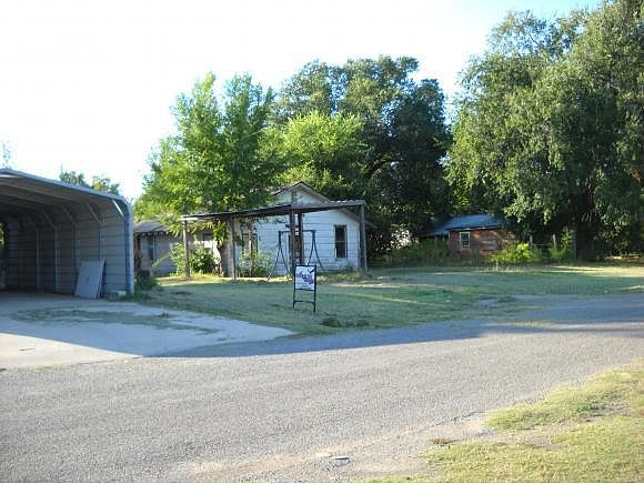 2nd image of 207 N Pine Ave